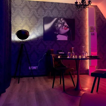 Love Room Avec Jacuzzi Prive Bonnetable Ngoại thất bức ảnh