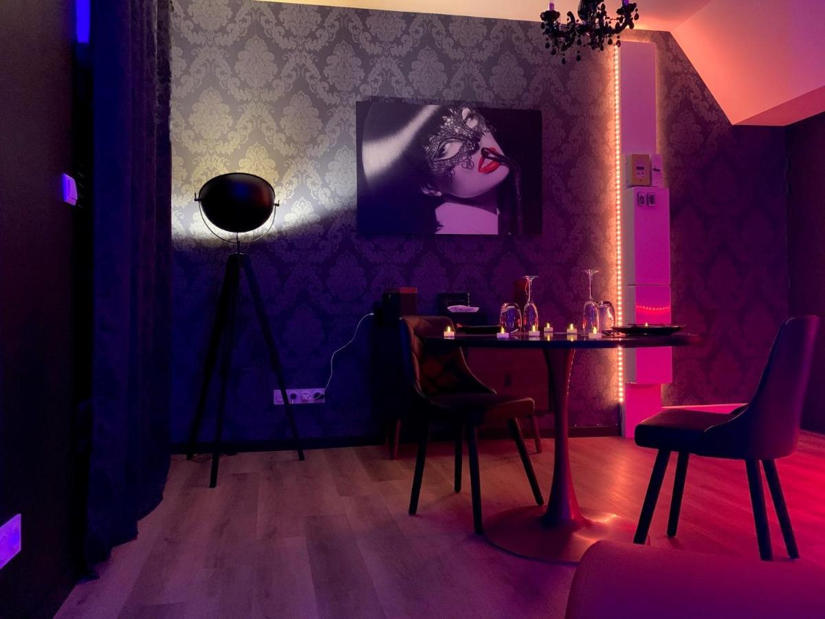 Love Room Avec Jacuzzi Prive Bonnetable Ngoại thất bức ảnh
